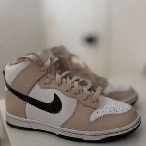 Nike Dunk High Premium
Women's Shoes
